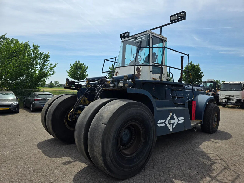 Hyster H44.OOC-16CH Complete with spreader - Mobile crane: picture 1 Hyster H44.OOC-16CH Complete with spreader - Mobile crane: picture 1