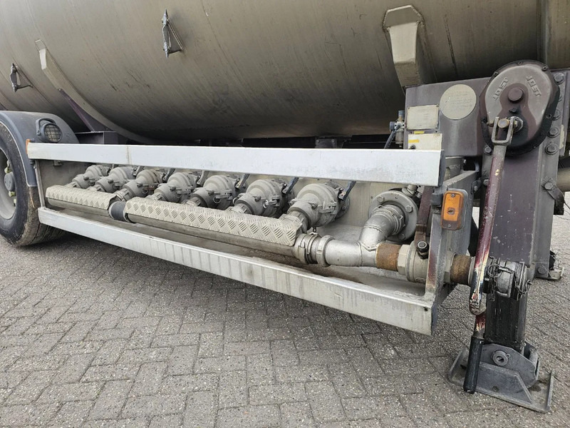 Tank semi-trailer Magyar RVS - INOX - 38.5 M3- 7 Comp.: picture 8 Tank semi-trailer Magyar RVS - INOX - 38.5 M3- 7 Comp.: picture 8