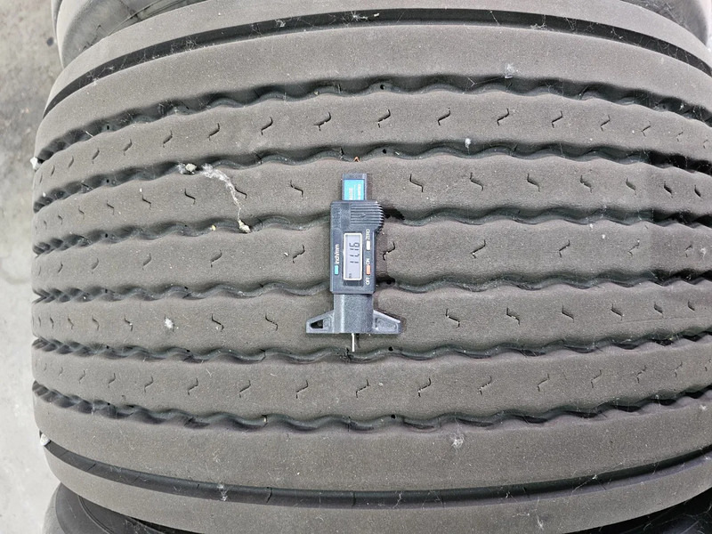 Michelin 50x 445/45R19.5 - Tire for Truck: picture 3 Michelin 50x 445/45R19.5 - Tire for Truck: picture 3