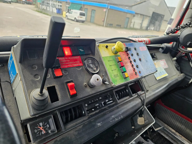 Fire truck Renault M210 Arbois 3500L: picture 12