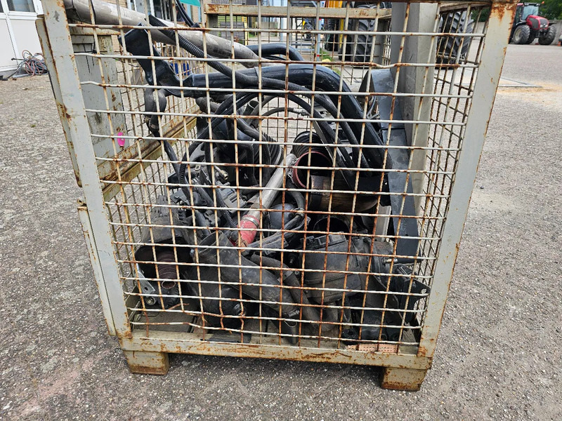 MAN Bak met vrachtwagen onderdelen - Spare parts for Truck: picture 3 MAN Bak met vrachtwagen onderdelen - Spare parts for Truck: picture 3