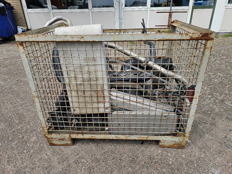 MAN Bak met vrachtwagen onderdelen - Spare parts for Truck: picture 2 MAN Bak met vrachtwagen onderdelen - Spare parts for Truck: picture 2