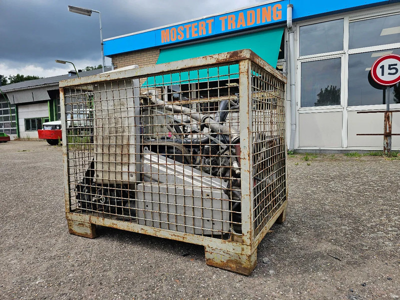 MAN Bak met vrachtwagen onderdelen - Spare parts for Truck: picture 1 MAN Bak met vrachtwagen onderdelen - Spare parts for Truck: picture 1