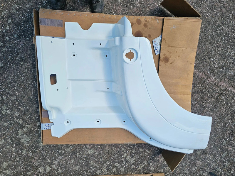 MAN Plaat instaprand 81.61510.0470 - Spare parts for Truck: picture 1 MAN Plaat instaprand 81.61510.0470 - Spare parts for Truck: picture 1