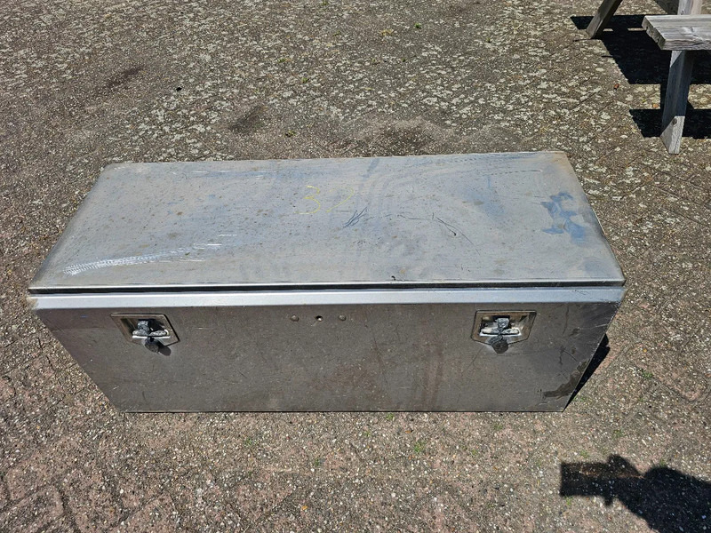 MAN RVS opslag bak - Spare parts for Truck: picture 1 MAN RVS opslag bak - Spare parts for Truck: picture 1