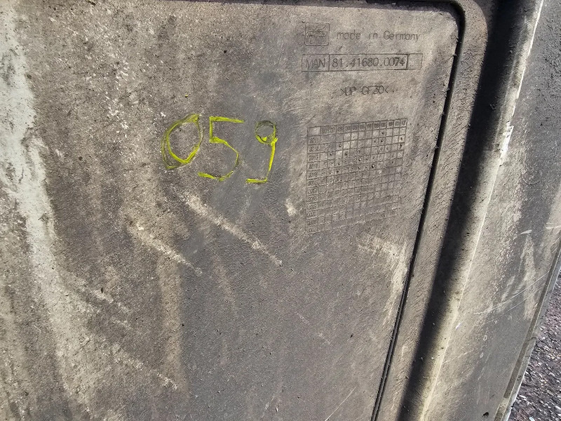 MAN Zij panneel 81.41680.0074 - Spare parts for Truck: picture 2 MAN Zij panneel 81.41680.0074 - Spare parts for Truck: picture 2