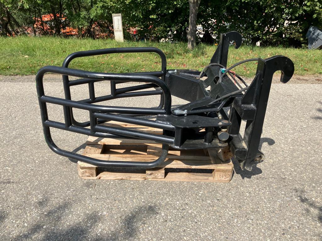 Big Bale Grab with JCB Q-Fit - Attachment for Telescopic handler: picture 3 Big Bale Grab with JCB Q-Fit - Attachment for Telescopic handler: picture 3