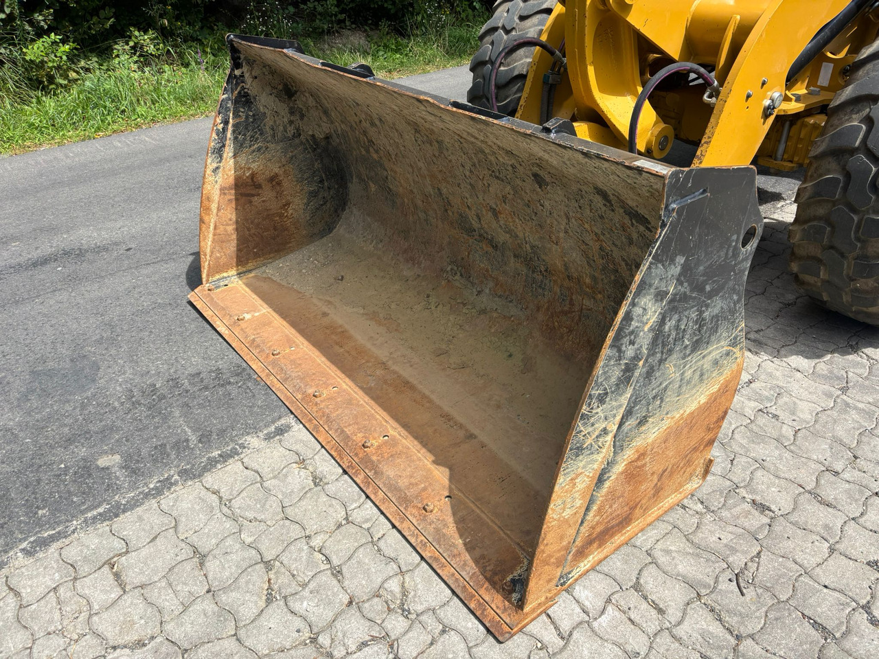 Wheel loader CATERPILLAR 908 M: picture 10