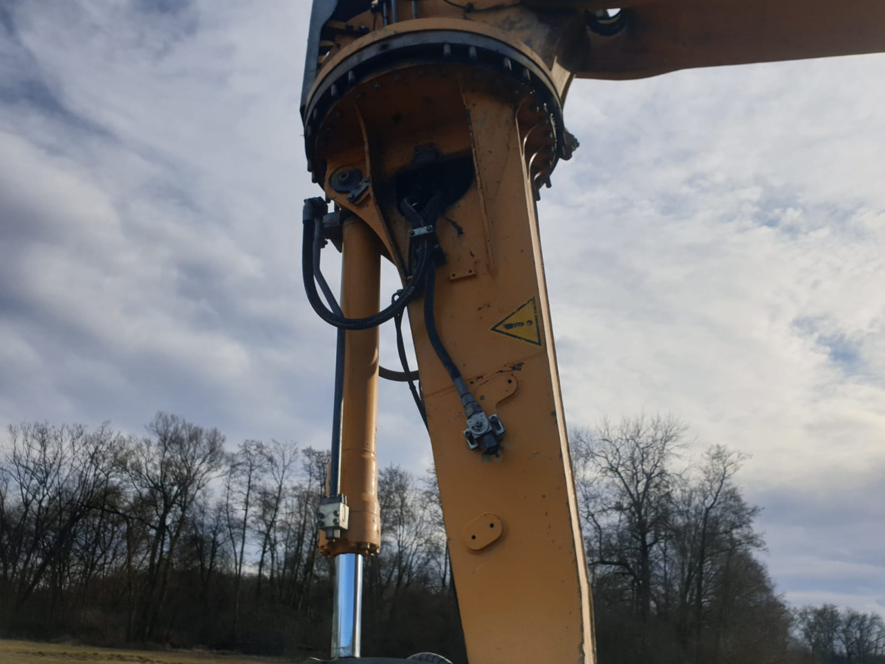 Crawler excavator LIEBHERR R 916 LC-423: picture 16