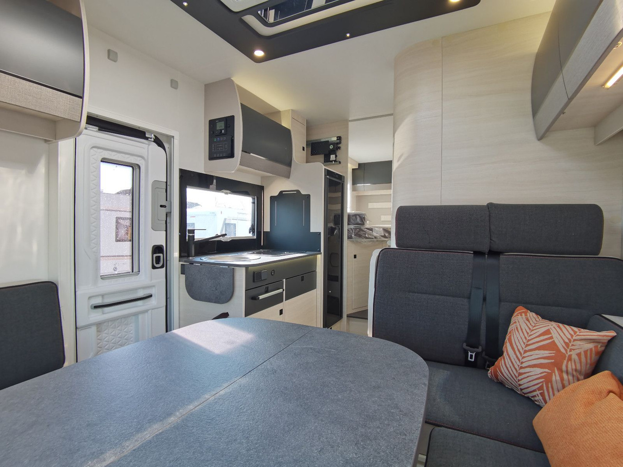 Chausson 627 TITANIUM /-2026- / 165PS - 8G. AUTOMATIK - Semi-integrated motorhome: picture 4 Chausson 627 TITANIUM /-2026- / 165PS - 8G. AUTOMATIK - Semi-integrated motorhome: picture 4