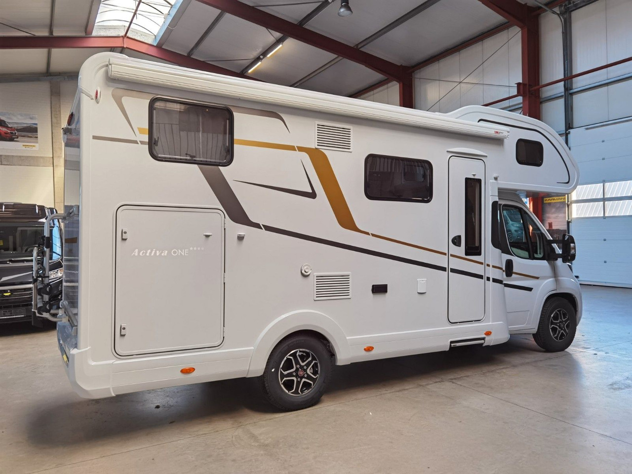 Eura Mobil ACTIVA ONE 690 HB / 180PS-9G AUTOMATIK -40H MAXI - Alcove motorhome: picture 4 Eura Mobil ACTIVA ONE 690 HB / 180PS-9G AUTOMATIK -40H MAXI - Alcove motorhome: picture 4