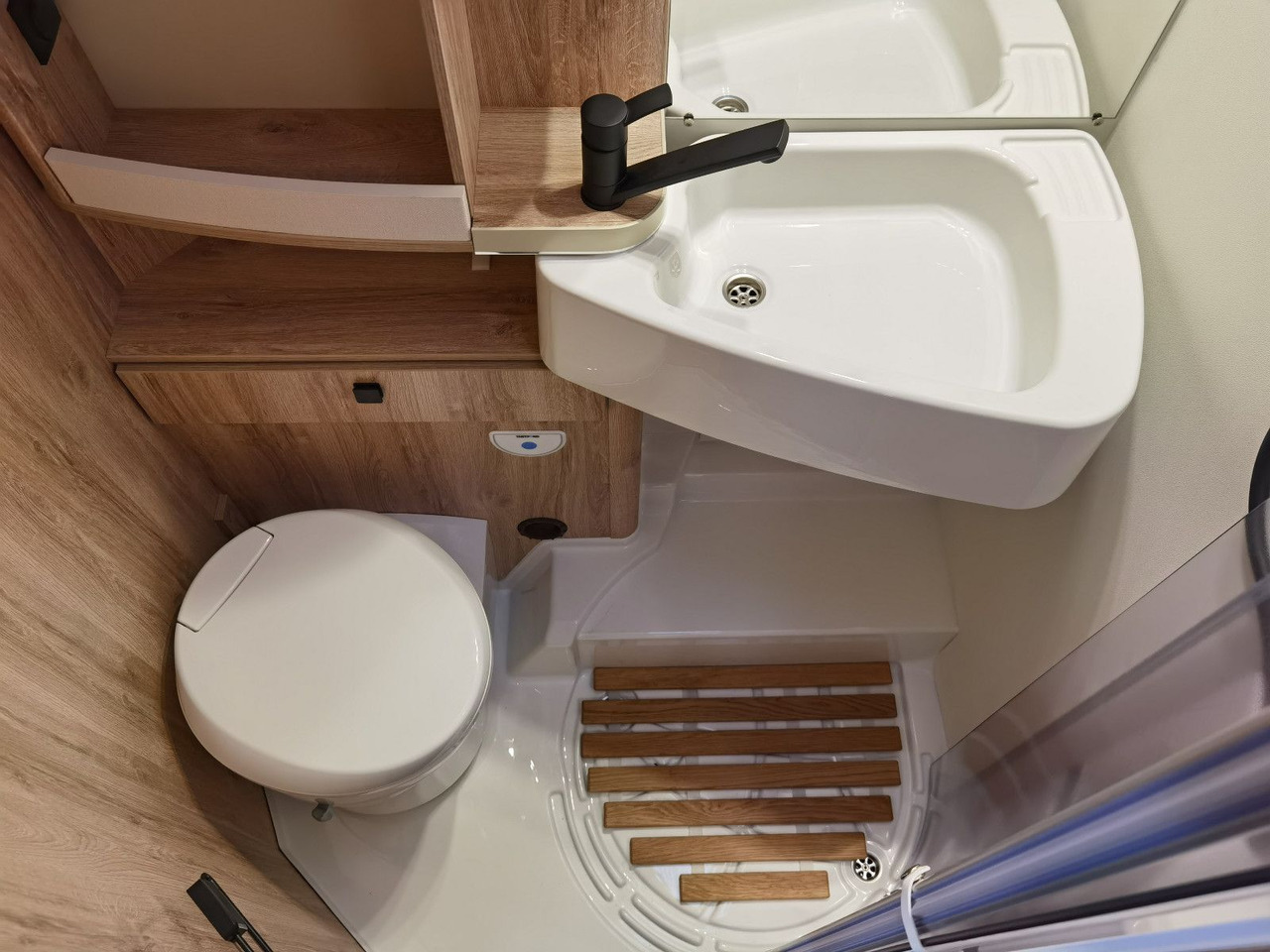 Semi-integrated motorhome Eura Mobil PROFILA RS 695 EB /-2026-/ HUBBETT& EINZELBETTEN: picture 22 Semi-integrated motorhome Eura Mobil PROFILA RS 695 EB /-2026-/ HUBBETT& EINZELBETTEN: picture 22