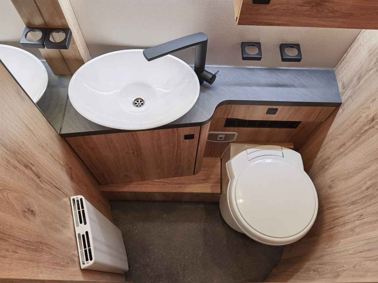 Semi-integrated motorhome Eura Mobil PROFILA T 726 QF FREESTYLE / SONDERMODELL 2026: picture 22