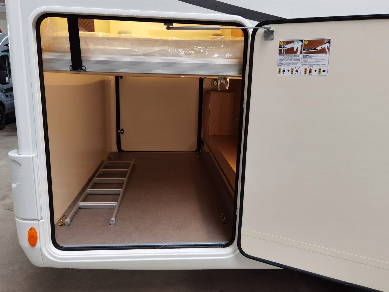 Semi-integrated motorhome Forster T 699 HB / 140PS / HUBBETT & HECKBETT: picture 9 Semi-integrated motorhome Forster T 699 HB / 140PS / HUBBETT & HECKBETT: picture 9