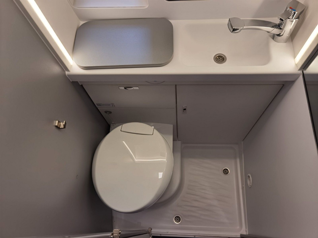 Camper van Weinsberg CARABUS 630 ME-EDITION FIRE /-2026-/EINZELBETTEN: picture 21 Camper van Weinsberg CARABUS 630 ME-EDITION FIRE /-2026-/EINZELBETTEN: picture 21