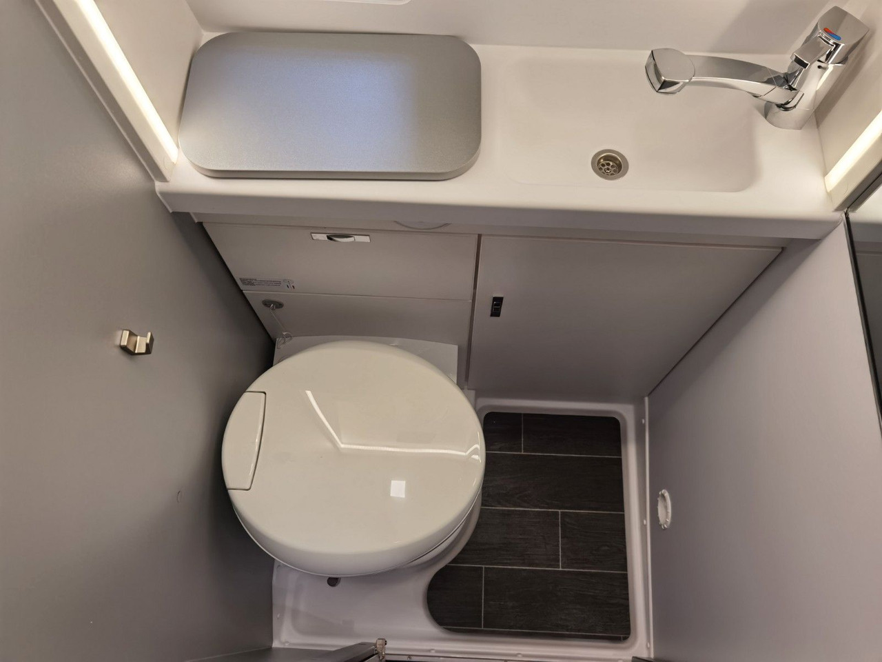 Camper van Weinsberg CARABUS 630 ME-EDITION FIRE /-2026-/EINZELBETTEN: picture 20 Camper van Weinsberg CARABUS 630 ME-EDITION FIRE /-2026-/EINZELBETTEN: picture 20