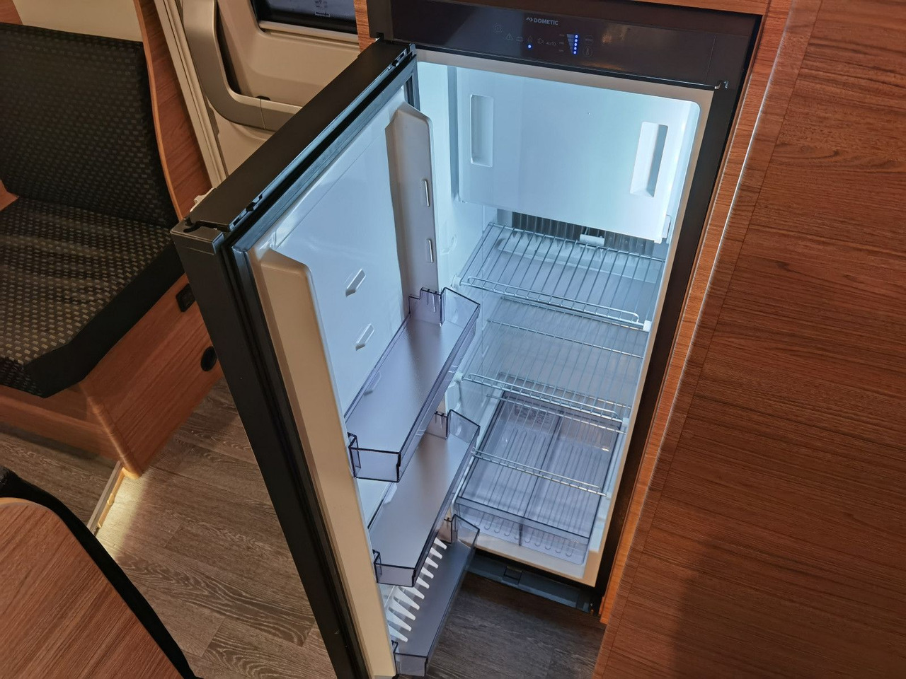 Semi-integrated motorhome Weinsberg CARASUITE 700 MEG /155PS /EINZELBETTEN & RAUMBAD: picture 17