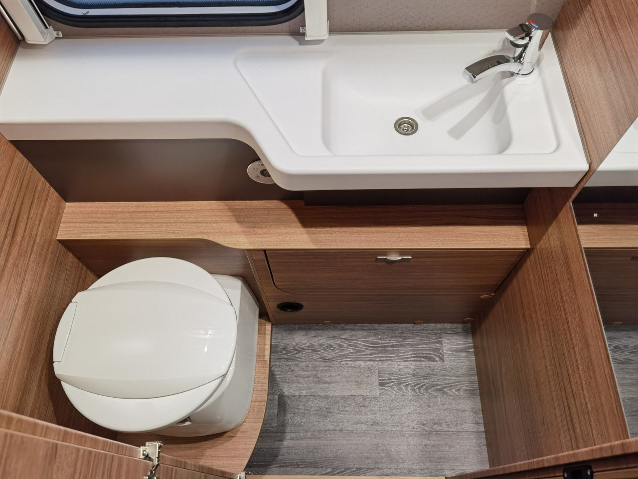 Semi-integrated motorhome Weinsberg CARASUITE 700 MEG /155PS /EINZELBETTEN & RAUMBAD: picture 21
