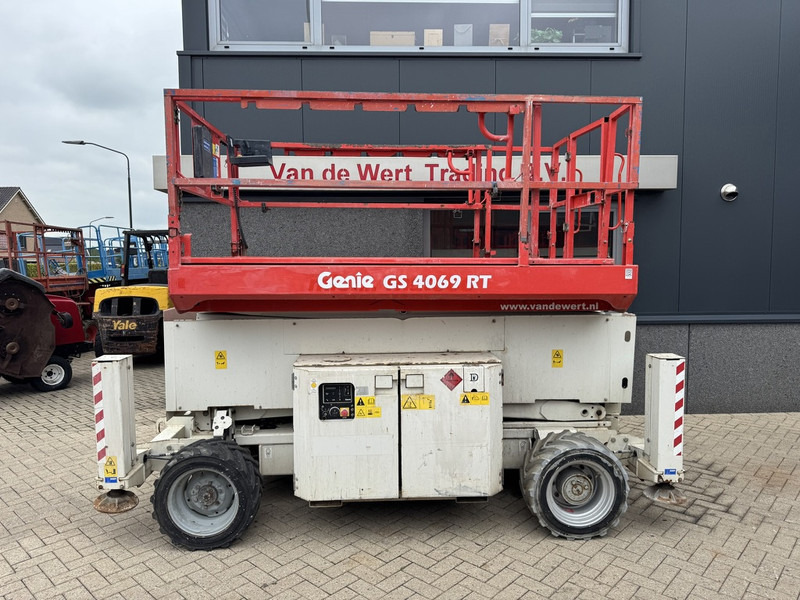 Genie GS-4069 RT Hoogwerker / arbeitsbuhne 14mtr werkhoogte 4x4 Kubota DIESEL 2013 - Scissor lift: picture 1 Genie GS-4069 RT Hoogwerker / arbeitsbuhne 14mtr werkhoogte 4x4 Kubota DIESEL 2013 - Scissor lift: picture 1