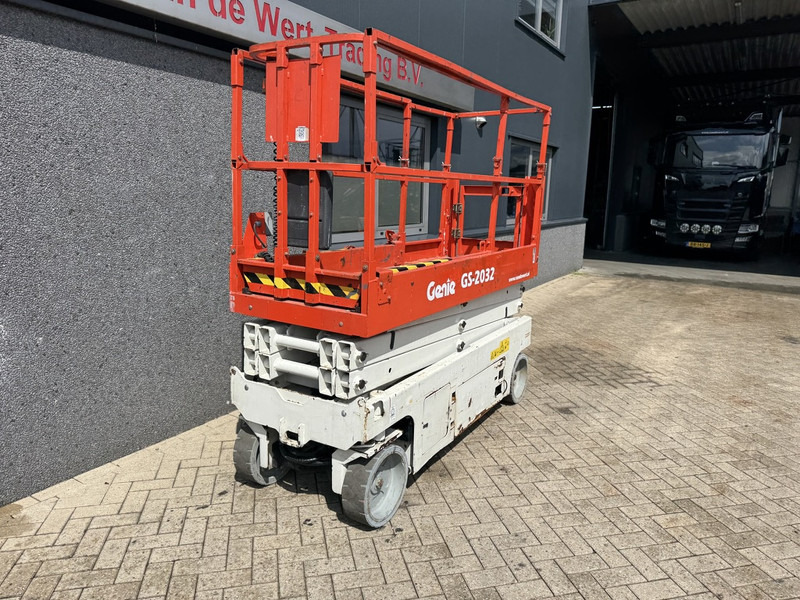 Genie GS2032 schaarlift schaar hoogwerker 2013 uur 8mtr werkhoogte Keuring 6-2026 - Scissor lift: picture 3 Genie GS2032 schaarlift schaar hoogwerker 2013 uur 8mtr werkhoogte Keuring 6-2026 - Scissor lift: picture 3