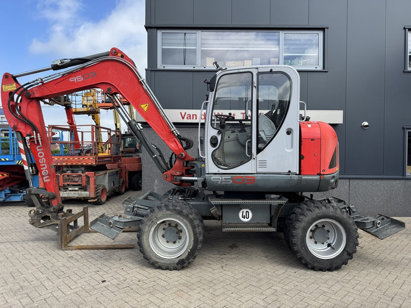 Neuson 9503 WD Mobiele Kraan 2009 Palletvork, Smalle Bak / Breede Bak 8860hours Deutz Diesel. - Mobile crane: picture 1 Neuson 9503 WD Mobiele Kraan 2009 Palletvork, Smalle Bak / Breede Bak 8860hours Deutz Diesel. - Mobile crane: picture 1