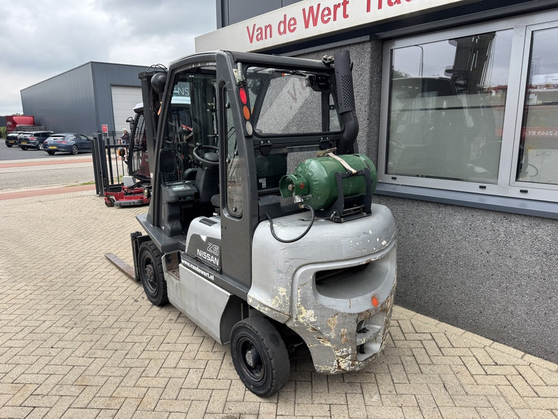 Nissan UD02A25PQ Triplo 475 Freelift/Sideshift LPG 2005 - LPG forklift: picture 5 Nissan UD02A25PQ Triplo 475 Freelift/Sideshift LPG 2005 - LPG forklift: picture 5