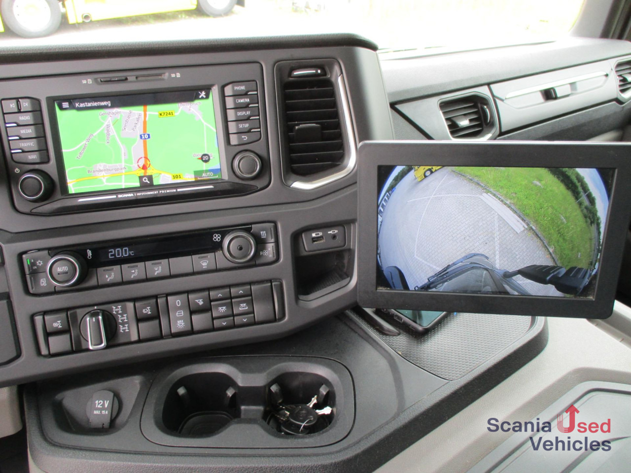 SCANIA P 370 B4x4HA Koffer mit Lbw. - Box truck: picture 2 SCANIA P 370 B4x4HA Koffer mit Lbw. - Box truck: picture 2