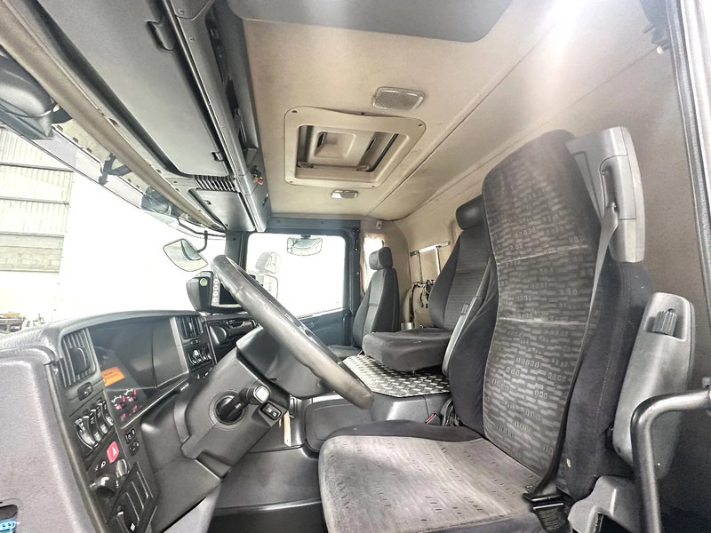 Garbage truck Scania P230 6X2 / Essieu relevable directionnel / Stuurbare liftas / Steerable lift axle: picture 9