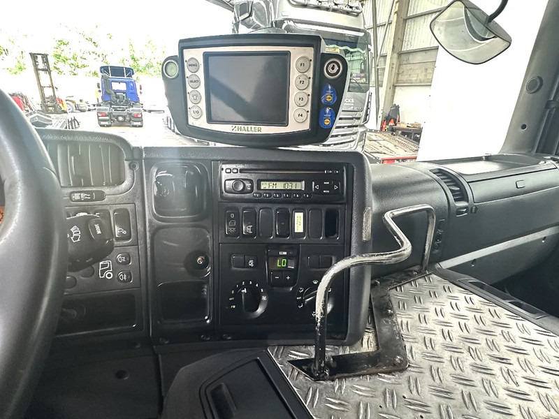 Garbage truck Scania P230 6X2 / Essieu relevable directionnel / Stuurbare liftas / Steerable lift axle: picture 15