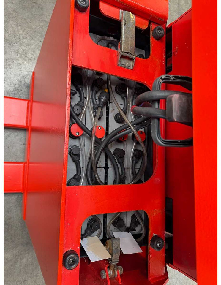 Forklift 13/2024 SERVICE +UVV 10/2026 LINDE T20SF 2.000KG PALLET TRUCK ANT STACKER 3.098 HOURS: picture 11 Forklift 13/2024 SERVICE +UVV 10/2026 LINDE T20SF 2.000KG PALLET TRUCK ANT STACKER 3.098 HOURS: picture 11