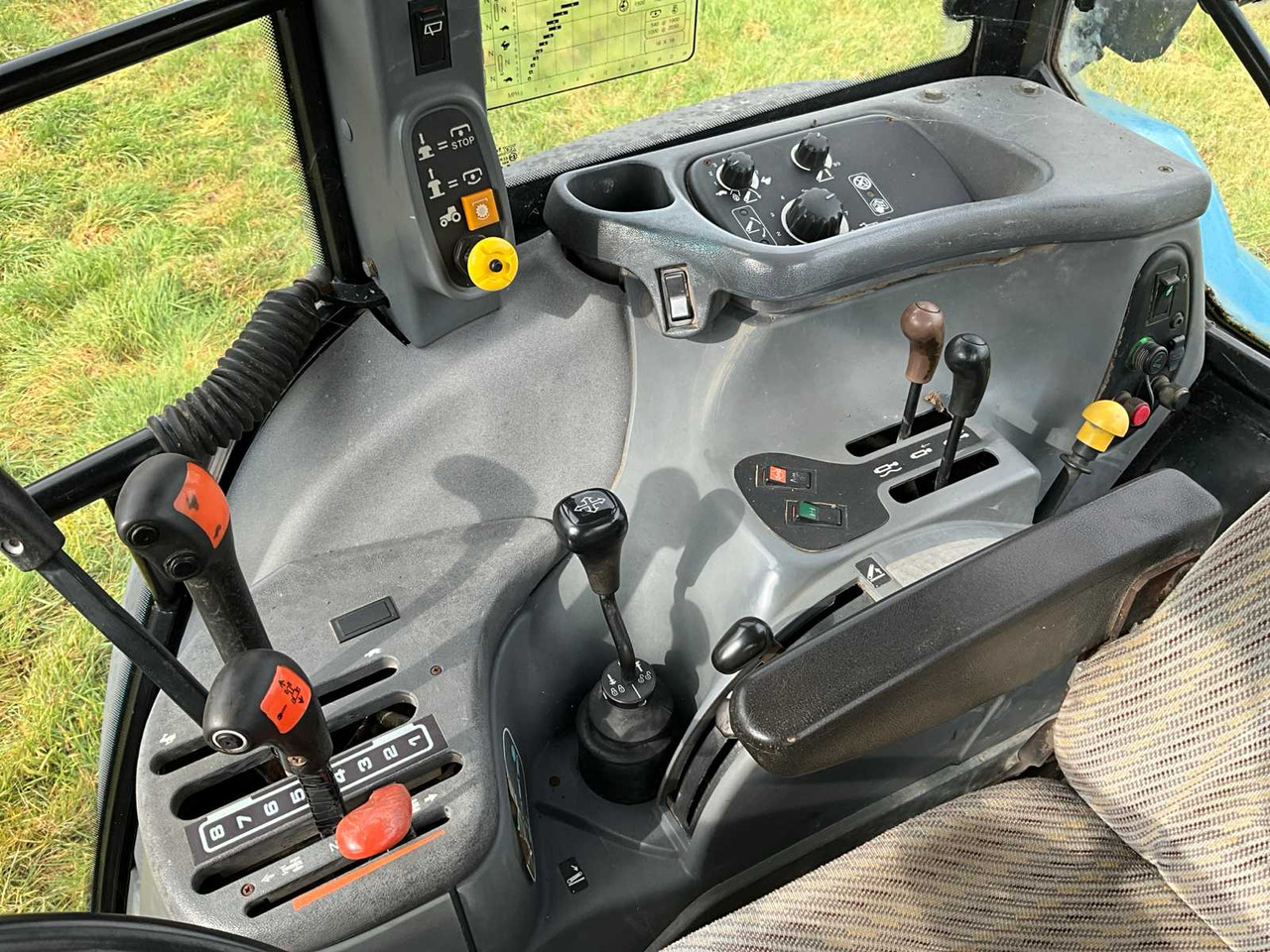 Farm tractor 1999 NEW HOLLAND TS115 FOUR WHEEL DRIVE FARM TRACTOR: picture 14