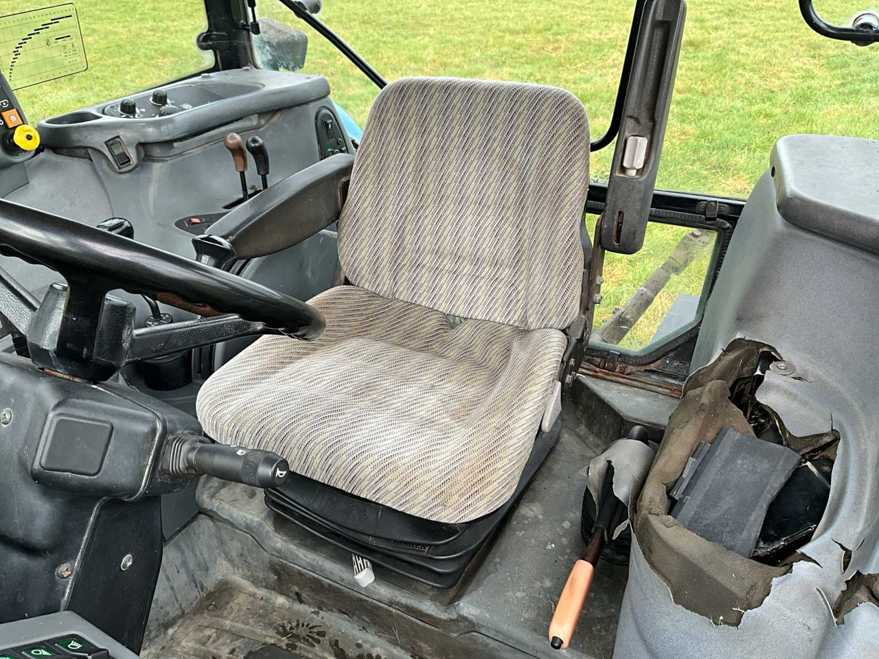 Farm tractor 1999 NEW HOLLAND TS115 FOUR WHEEL DRIVE FARM TRACTOR: picture 17