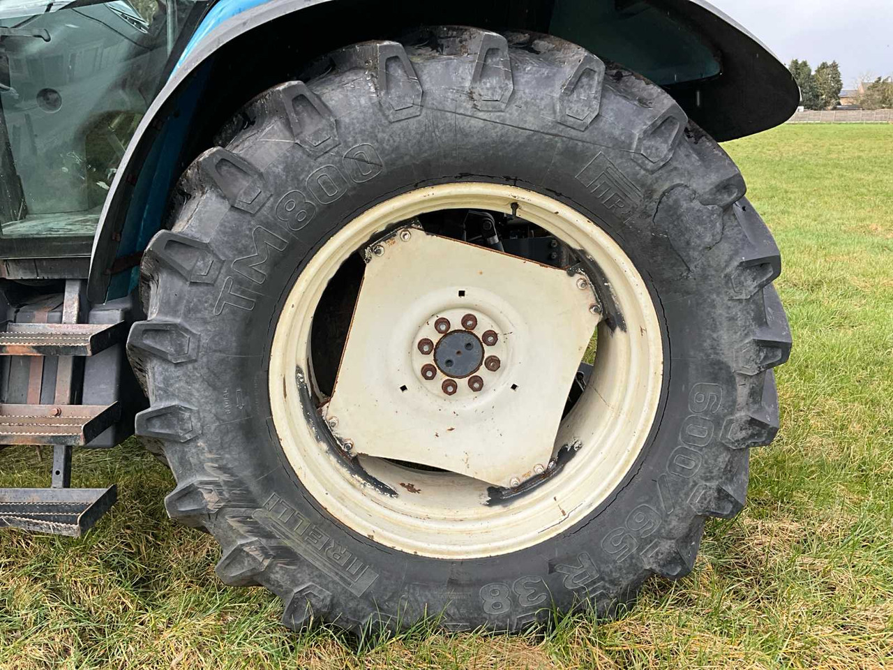 Farm tractor 1999 NEW HOLLAND TS115 FOUR WHEEL DRIVE FARM TRACTOR: picture 10