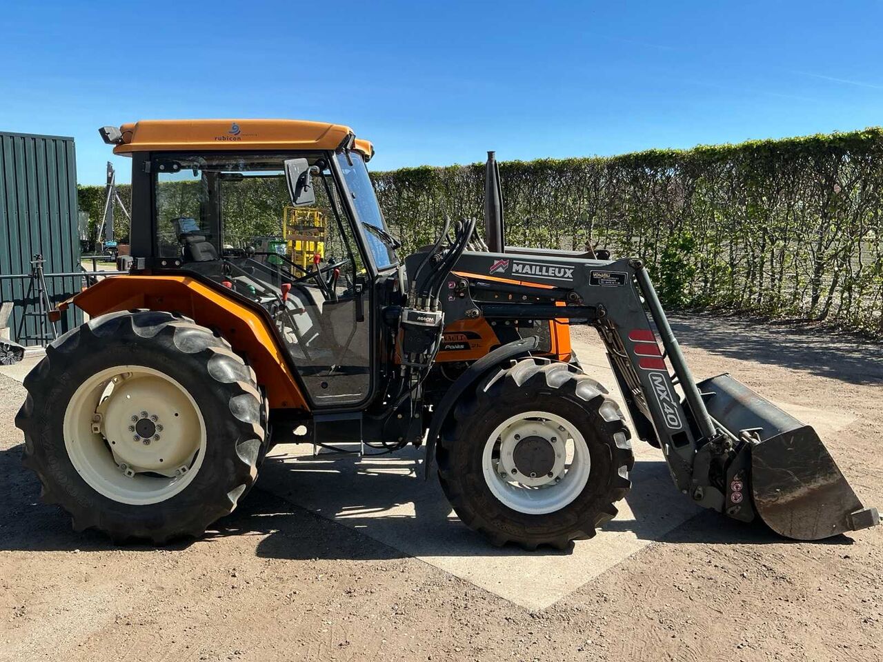 2001 RENAULT R3222CA FOUR WHEEL DRIVE FARM TRACTOR - Farm tractor: picture 3 2001 RENAULT R3222CA FOUR WHEEL DRIVE FARM TRACTOR - Farm tractor: picture 3