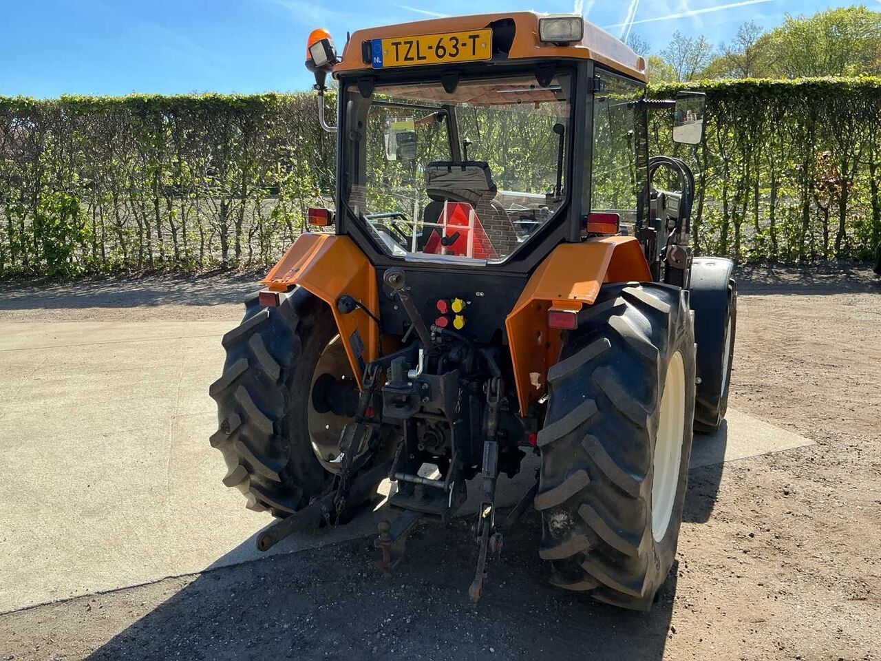 2001 RENAULT R3222CA FOUR WHEEL DRIVE FARM TRACTOR - Farm tractor: picture 4 2001 RENAULT R3222CA FOUR WHEEL DRIVE FARM TRACTOR - Farm tractor: picture 4