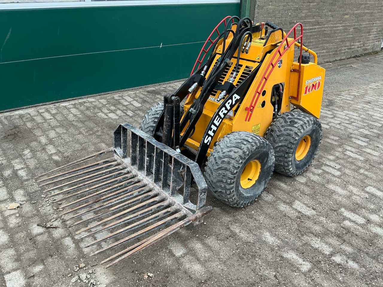 2003 SHERPA 100 SKID STEER LOADER - Compact track loader: picture 1 2003 SHERPA 100 SKID STEER LOADER - Compact track loader: picture 1