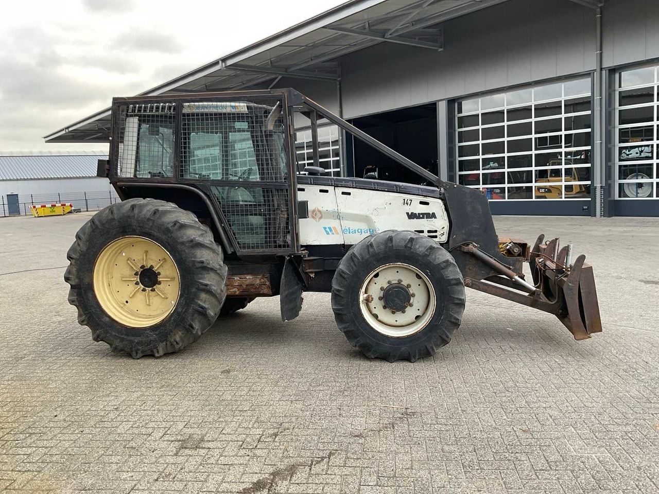 2003 VALTRA 8950 HITECH ALL-WHEEL DRIVE FARM TRACTOR - Farm tractor: picture 5 2003 VALTRA 8950 HITECH ALL-WHEEL DRIVE FARM TRACTOR - Farm tractor: picture 5