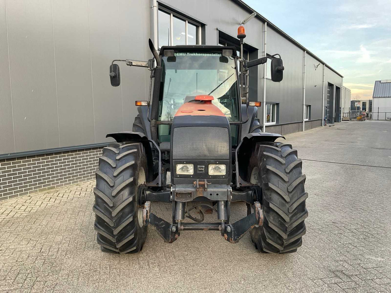 2005 VALTRA 6850 HITECH ALL-WHEEL DRIVE FARM TRACTOR - Farm tractor: picture 3 2005 VALTRA 6850 HITECH ALL-WHEEL DRIVE FARM TRACTOR - Farm tractor: picture 3
