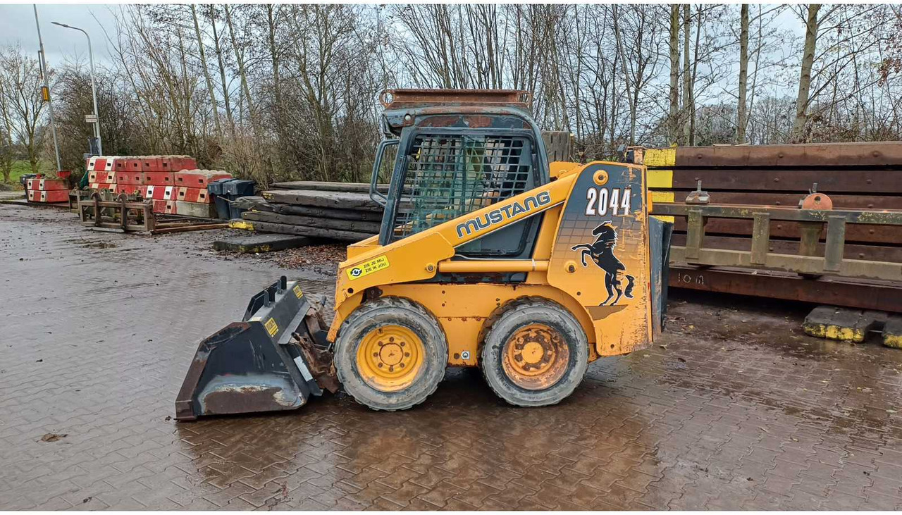 2008 MUSTANG 2044 SKID STEER LOADER - Compact track loader: picture 2 2008 MUSTANG 2044 SKID STEER LOADER - Compact track loader: picture 2