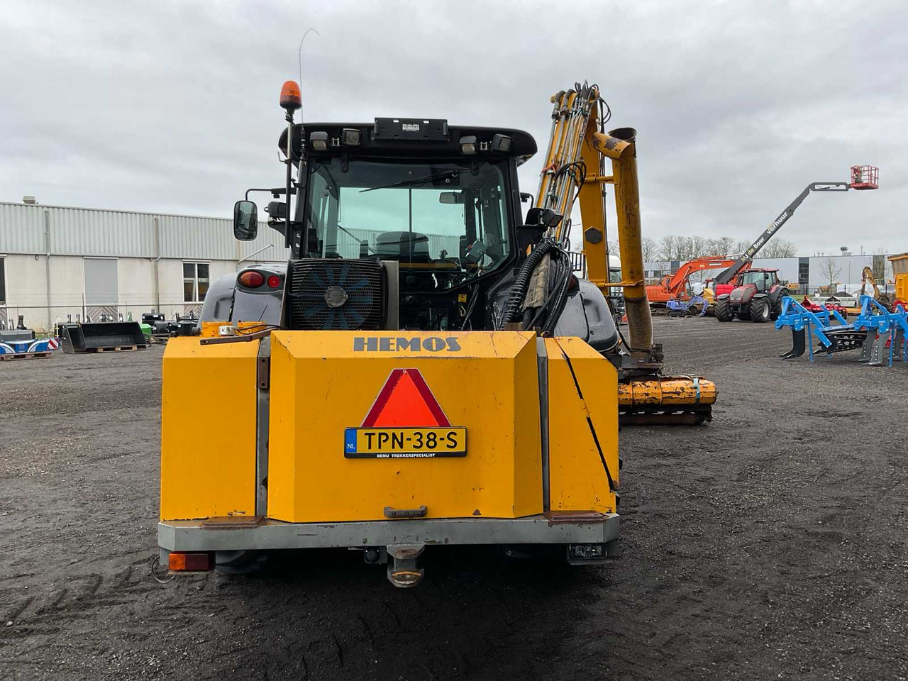 2009 VALTRA T182 DIRECT ALL-WHEEL DRIVE FARM TRACTOR - Farm tractor: picture 4 2009 VALTRA T182 DIRECT ALL-WHEEL DRIVE FARM TRACTOR - Farm tractor: picture 4