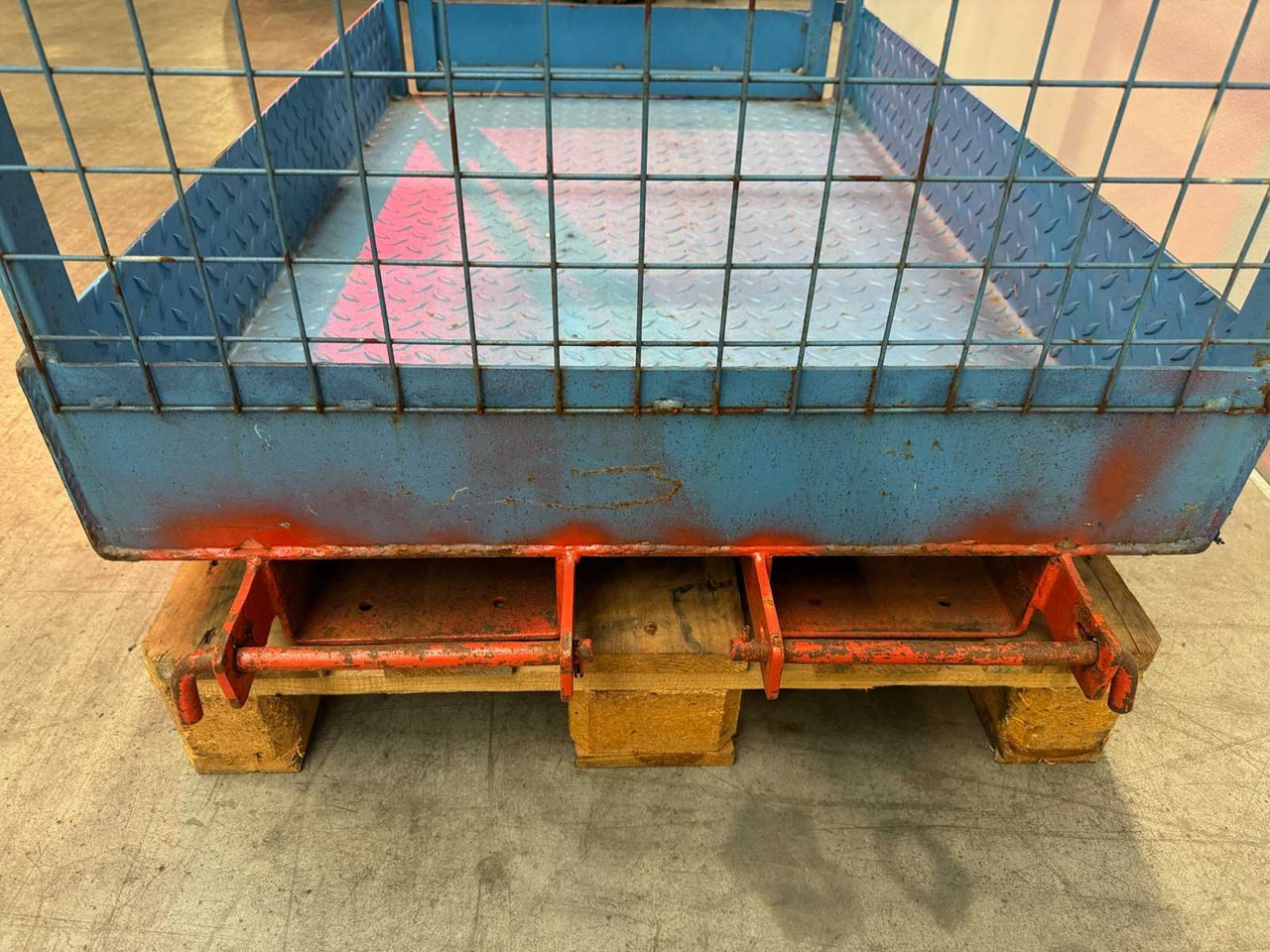 2011 BAUER WORK CAGE FUSE CAGE LATTICE BOX FORKLIFT REACH TRUCK - Forklift: picture 4 2011 BAUER WORK CAGE FUSE CAGE LATTICE BOX FORKLIFT REACH TRUCK - Forklift: picture 4