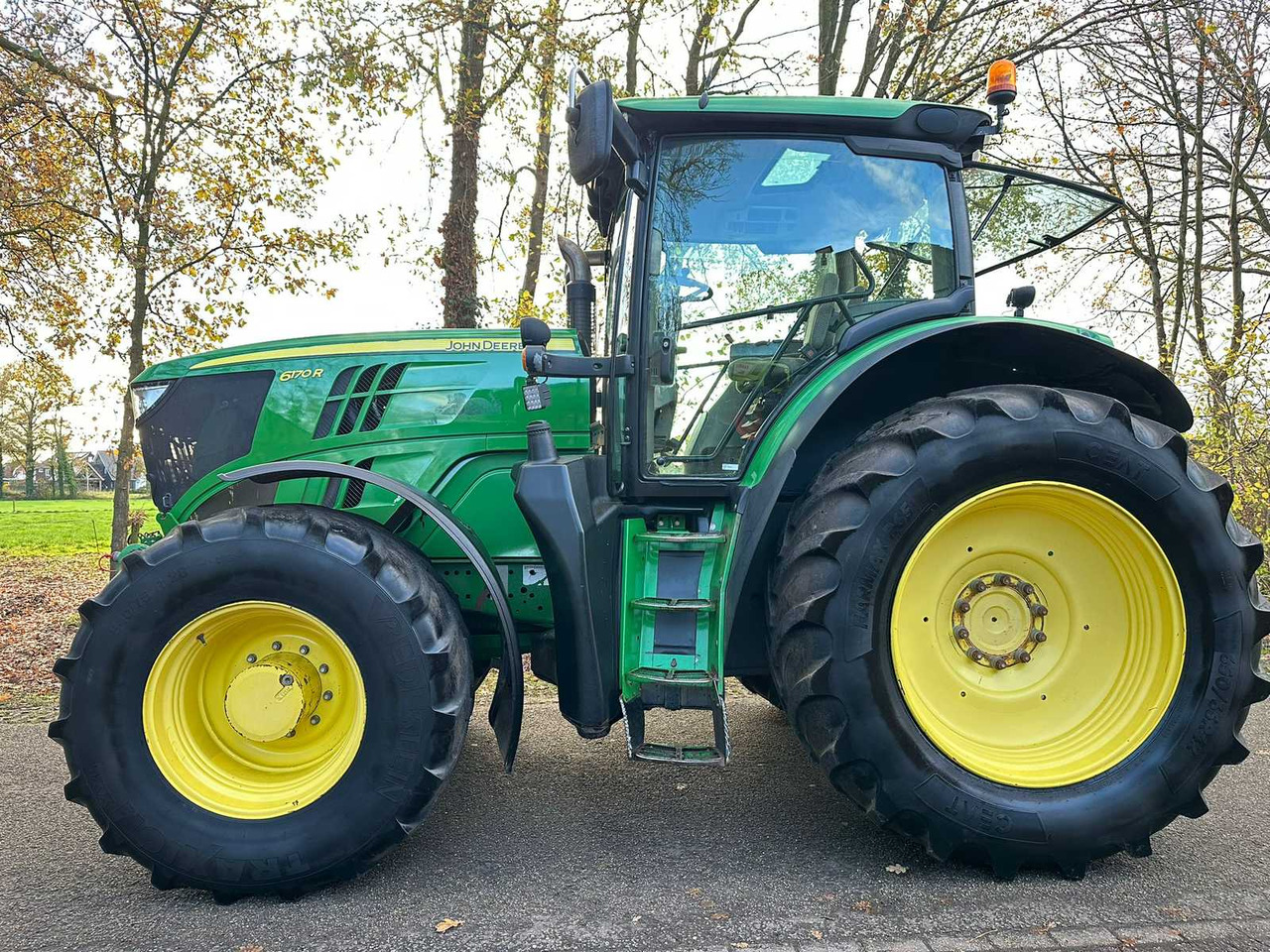 2012 JOHN DEERE 6170R AUTOPOWER FOUR WHEEL DRIVE FARM TRACTOR - Farm tractor: picture 2 2012 JOHN DEERE 6170R AUTOPOWER FOUR WHEEL DRIVE FARM TRACTOR - Farm tractor: picture 2