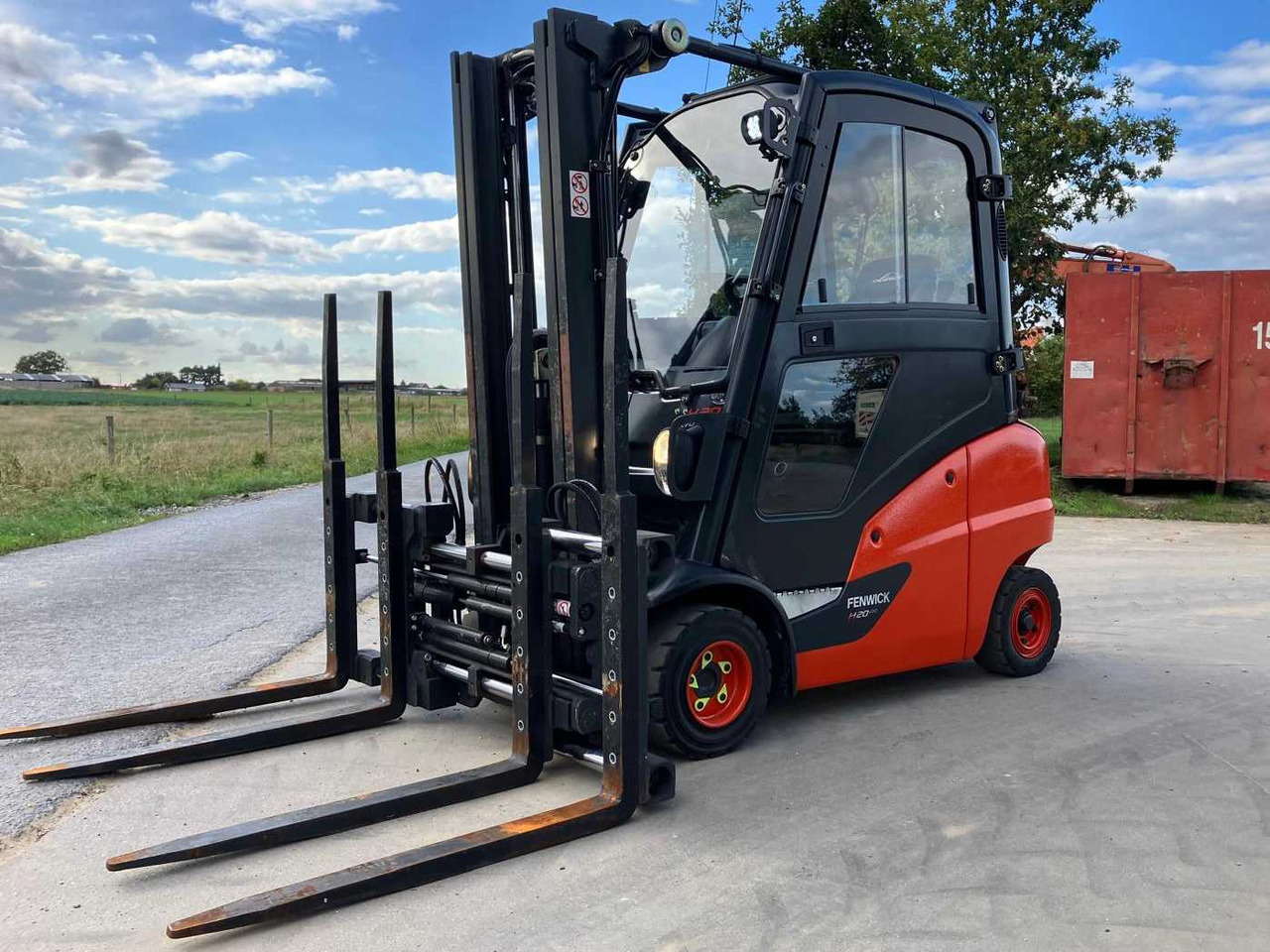 2015 LINDE H20T DOUBLE FORK FORKLIFT - Forklift: picture 1 2015 LINDE H20T DOUBLE FORK FORKLIFT - Forklift: picture 1