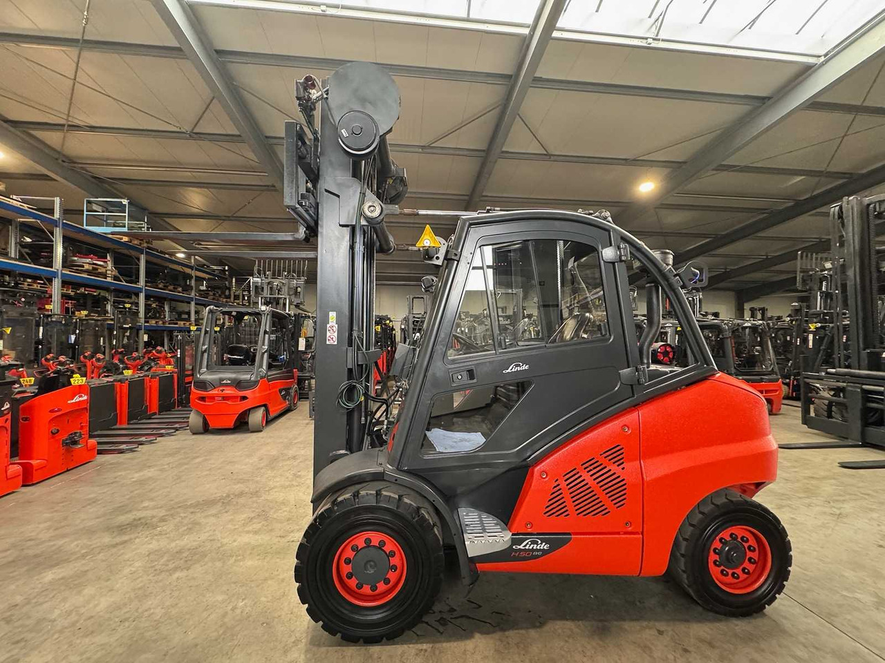 2015 SERVICE + UVV 10/2026 LINDE H50D TRIPLEX 666CM 3RD+4TH+5TH VALVE CAB DIESEL FORKLIFT - Forklift: picture 1 2015 SERVICE + UVV 10/2026 LINDE H50D TRIPLEX 666CM 3RD+4TH+5TH VALVE CAB DIESEL FORKLIFT - Forklift: picture 1
