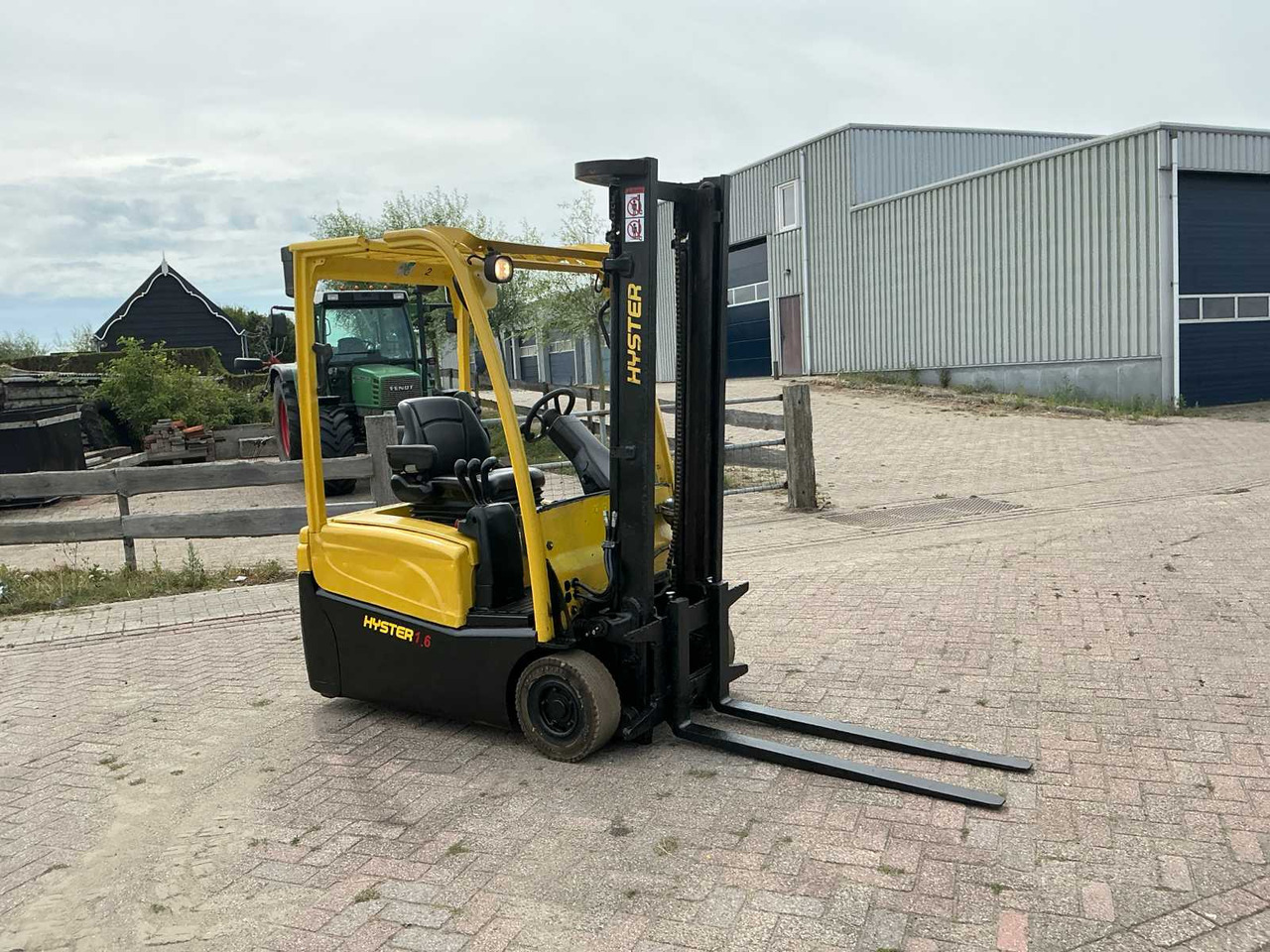 2016 HYSTER J16XNTMWB FORKLIFT - Forklift: picture 4 2016 HYSTER J16XNTMWB FORKLIFT - Forklift: picture 4