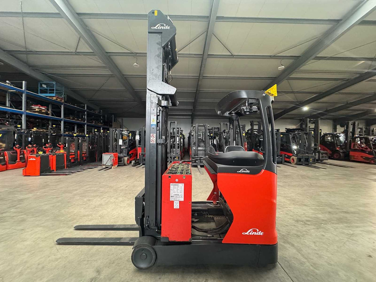 2016 SERVICE+UVV 10/2026 LINDE R16 TRIPLEX 796CM REACH TRUCK FORK ADJUSTER ELECTRIC FORKLIFT - Forklift: picture 5 2016 SERVICE+UVV 10/2026 LINDE R16 TRIPLEX 796CM REACH TRUCK FORK ADJUSTER ELECTRIC FORKLIFT - Forklift: picture 5