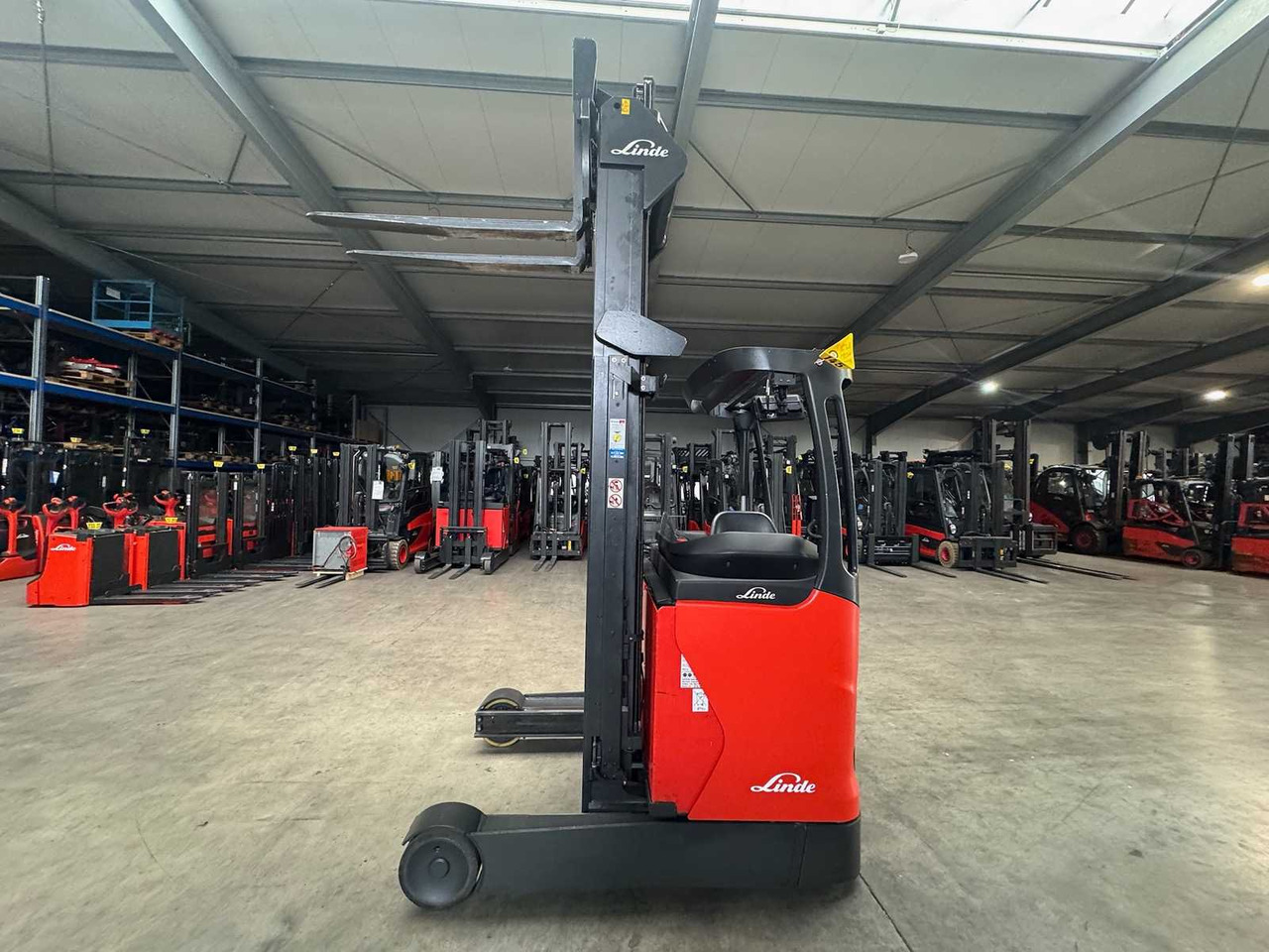 2016 SERVICE+UVV 10/2026 LINDE R16 TRIPLEX 796CM REACH TRUCK FORK ADJUSTER ELECTRIC FORKLIFT - Forklift: picture 3 2016 SERVICE+UVV 10/2026 LINDE R16 TRIPLEX 796CM REACH TRUCK FORK ADJUSTER ELECTRIC FORKLIFT - Forklift: picture 3