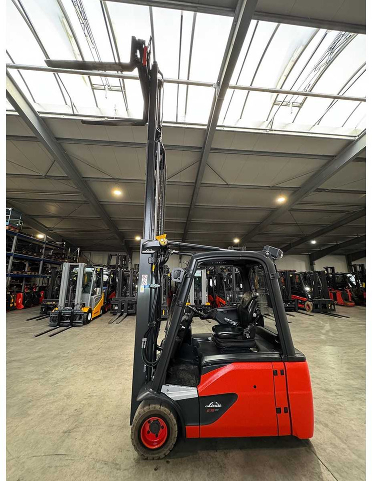 2018 SERVICE+UVV 10/2026 LINDE E18L EVO TRIPLEX 3RD + 4TH VALVE FORK ADJUSTER ELECTRIC FORKLIFT 6,055 HOURS - Forklift: picture 3 2018 SERVICE+UVV 10/2026 LINDE E18L EVO TRIPLEX 3RD + 4TH VALVE FORK ADJUSTER ELECTRIC FORKLIFT 6,055 HOURS - Forklift: picture 3