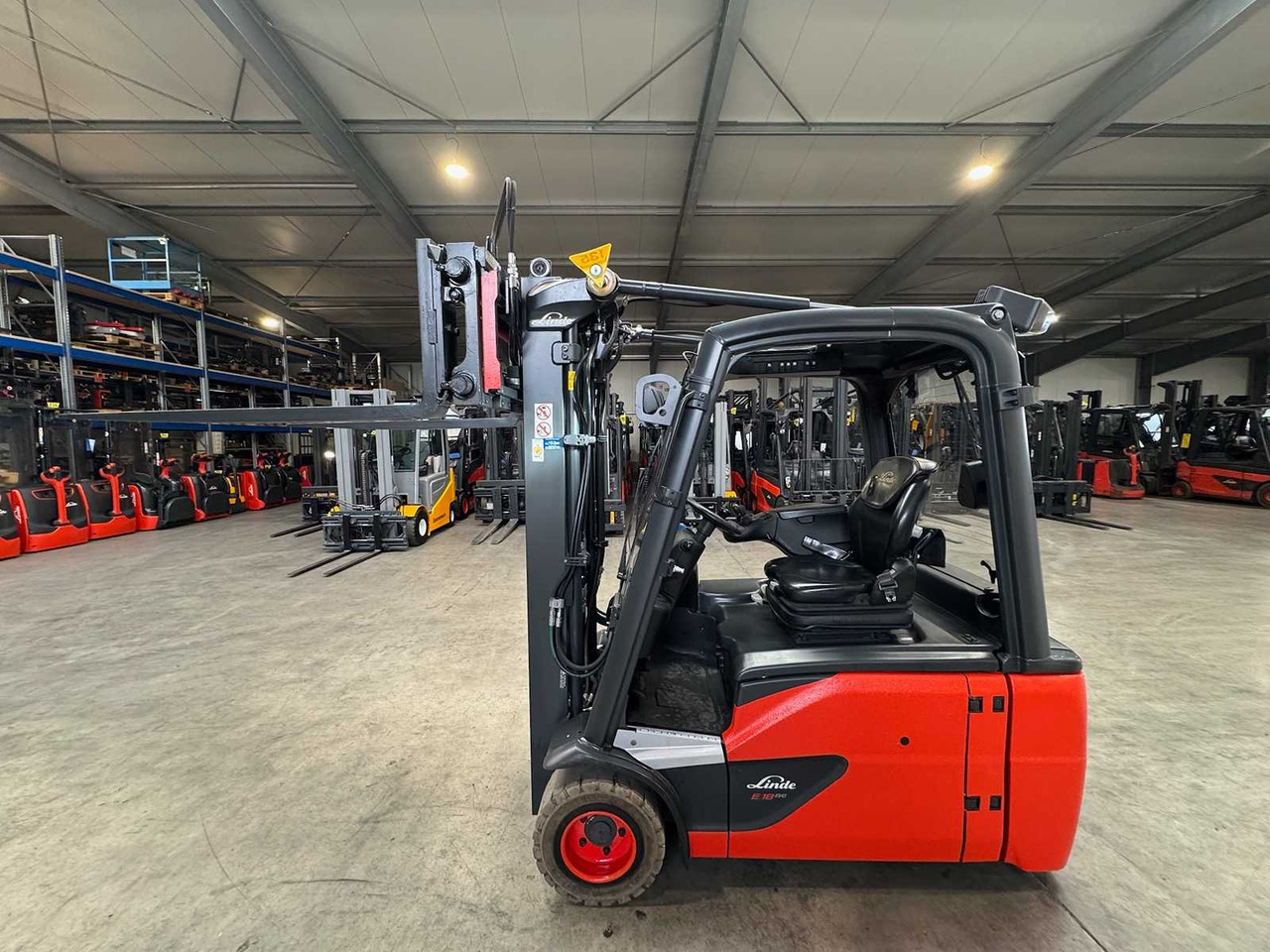 2018 SERVICE+UVV 10/2026 LINDE E18L EVO TRIPLEX 3RD + 4TH VALVE FORK ADJUSTER ELECTRIC FORKLIFT 6,055 HOURS - Forklift: picture 2 2018 SERVICE+UVV 10/2026 LINDE E18L EVO TRIPLEX 3RD + 4TH VALVE FORK ADJUSTER ELECTRIC FORKLIFT 6,055 HOURS - Forklift: picture 2