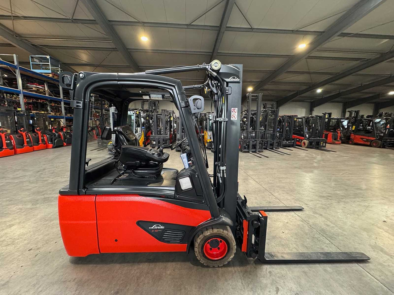 2018 SERVICE+UVV 10/2026 LINDE E18L EVO TRIPLEX 3RD + 4TH VALVE FORK ADJUSTER ELECTRIC FORKLIFT 6,055 HOURS - Forklift: picture 5 2018 SERVICE+UVV 10/2026 LINDE E18L EVO TRIPLEX 3RD + 4TH VALVE FORK ADJUSTER ELECTRIC FORKLIFT 6,055 HOURS - Forklift: picture 5